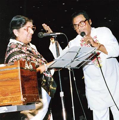 Once during one such hot sweltering day, she had fainted during recording. Setting the record straight about the incident, she said it has wrongly been presumed over the years that Lata Mangeshkar fainted while recording a song with Salil Chowdhary. "No, that incident where I fainted did not happen with Salilda. It happened with Naushad saab," said Lataji.