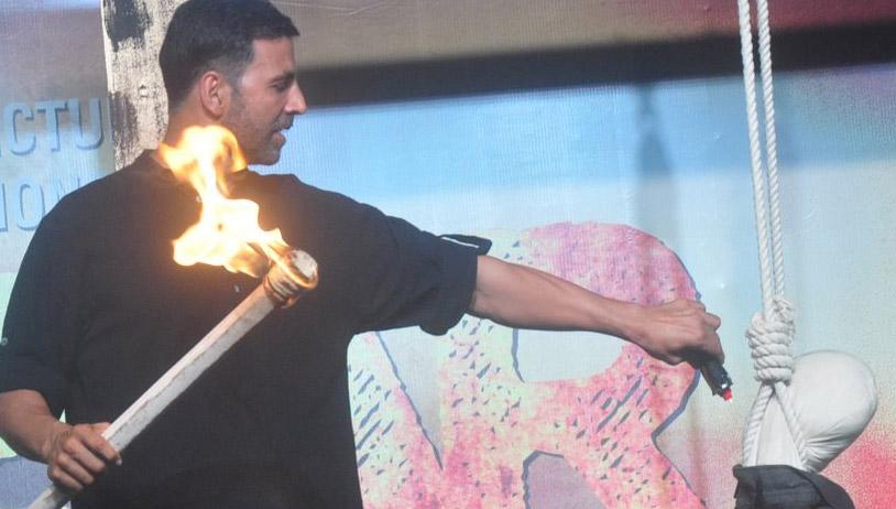 Akshay Kumar unveils Gabbar Is Backs trailer