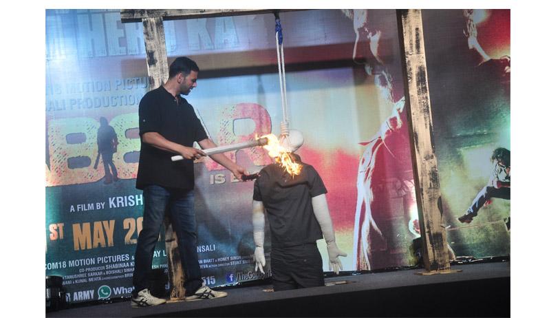 Akshay Kumar unveils Gabbar Is Backs trailer