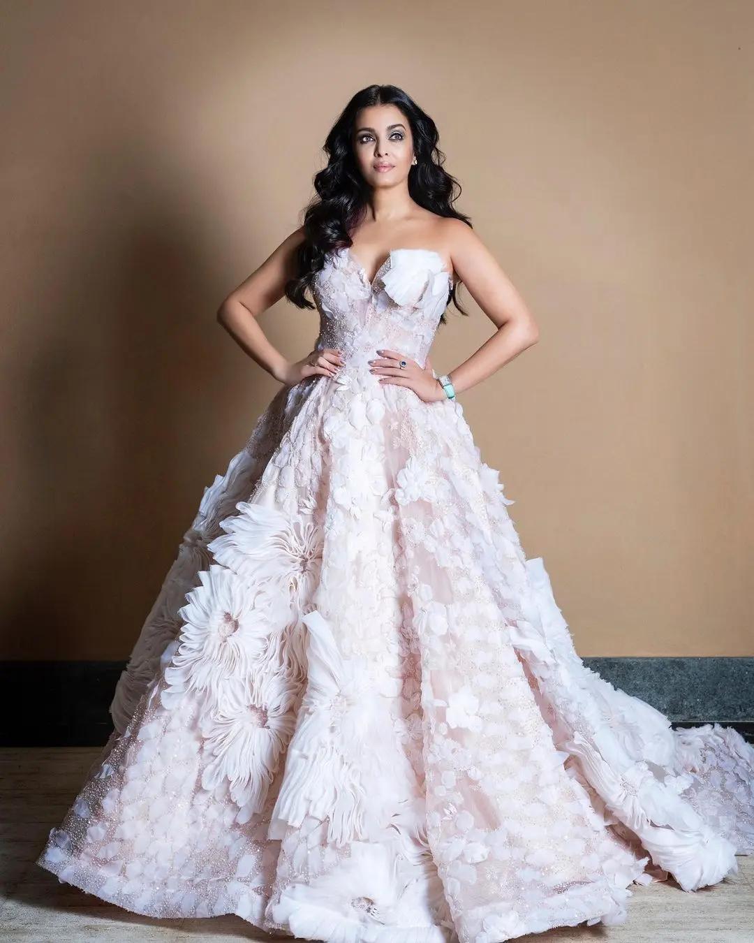 For Aishwarya Rai Bachchan first appearance at the Paris Fashion Week, she was strutting down the runway in a lovely lavender floral dress with leather shoes.
