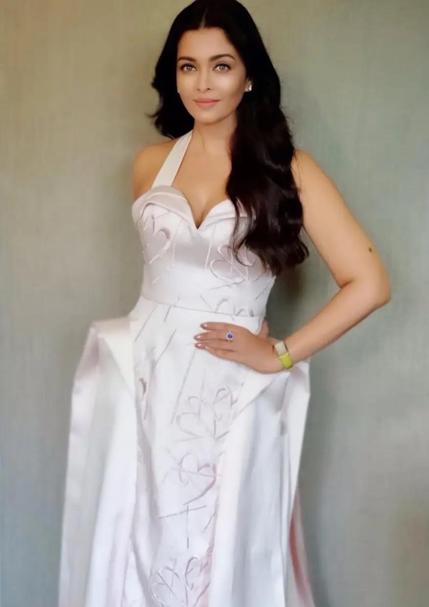 The gown featured a strapless design with a dramatic oomph factor. She had subtle makeup, a natural lip color, and her hair was left open, which added to her stunning appearance.