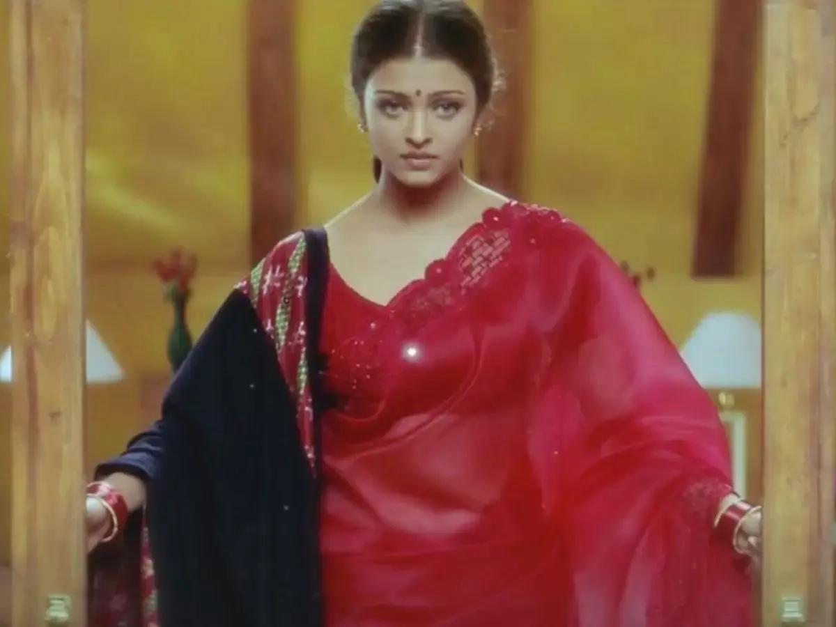 Back in 1999, the movie Hum Dil De Chuke Sanam hit the big screen. It had Aishwarya Rai Bachchan, Salman Khan, and Ajay Devgn in the lead roles, and the film was a huge success, especially for its love story. But what really caught everyone`s eye was Aishwarya Rai Bachchan`s amazing wardrobe. She looked stunning in various outfits, from simple lehenga cholis to this red elegant organza sarees.