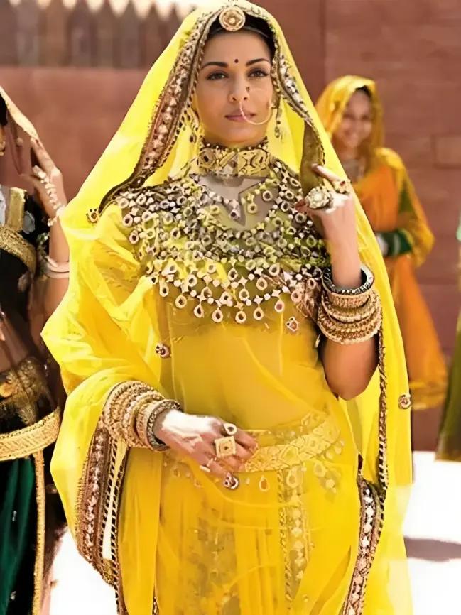 In the movie Jodhaa Akbar from 2008, costume designer Neeta Lulla worked her magic to make Aishwarya Rai look grand in the Mughal era style. Neeta shared on costumersguide.com, "The most striking feature of the look though is the warm colour palette of yellows, saffron and emerald greens used by the Rajputs for Ash,”