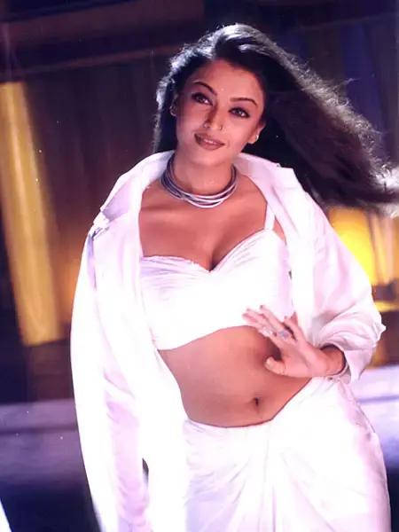 In the movie Taal from 1999, Aishwarya Rai Bachchan`s beauty stole the show. She portrayed naivety and vulnerability like no one else. From the iconic rain dance scene the sequined bodysuit – highlighted her newfound aesthetic