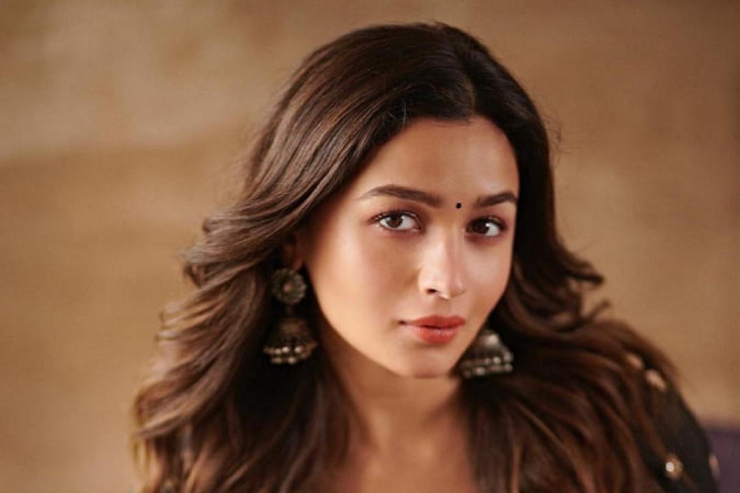 Bollywood Boycott Trend: Alia Bhatt Becomes The Next Target Amidst Laal Singh Chadha Release
