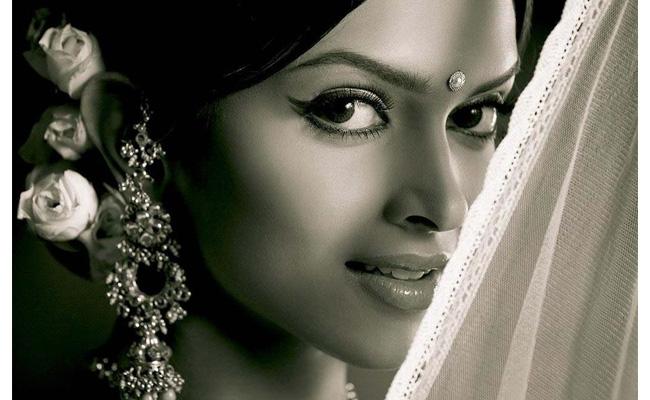 Sexy Siren: Deepika Padukone