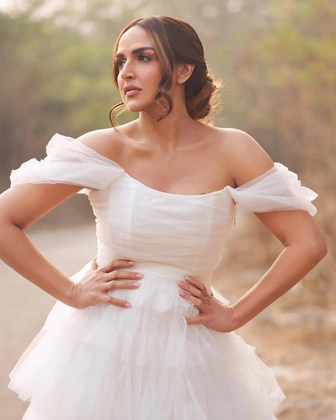 The dress had just the right amount of flair, with a stylish off-shoulder cut. She completed the look by tying her hair back in a relaxed bun.
