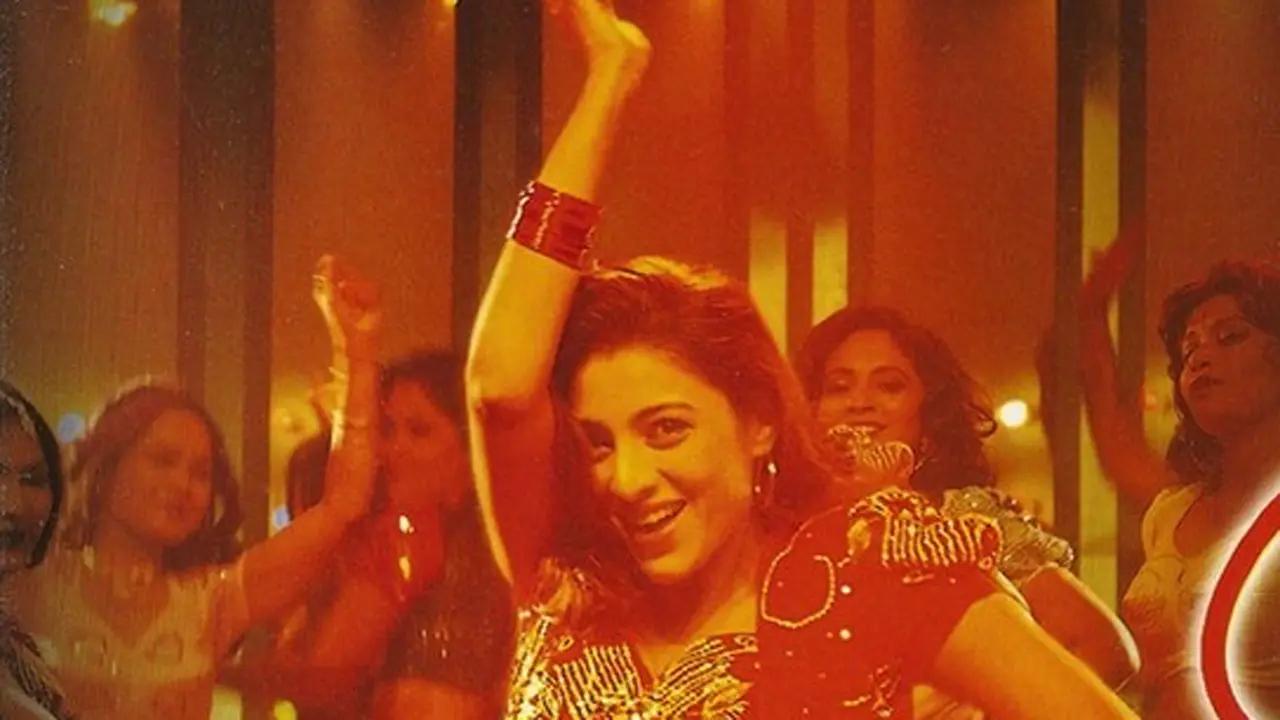 Tabu won a National award for `Best actress` for her potrayal as Mumtaz in Madhur Bhandarkar`s `Chandni Bar.` A gritty tale about the underworld and dance bars, watch Tabu go from a naive young woman, to a bar dancer and finally a mother seeking justice.