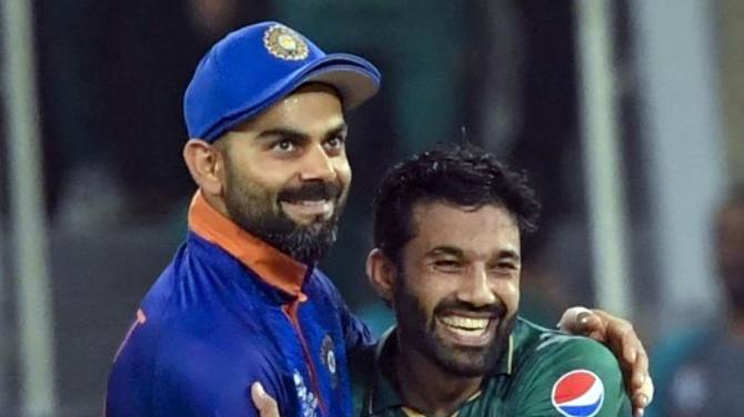 Candid Moments from the Ind VS Pak ICC T20 World Cup 2021 Match that won the internet and our hearts