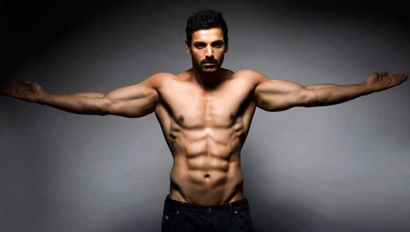 7 Bollywood Actors who are gifted with Fab Abs