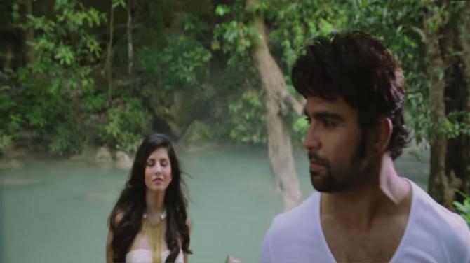 12 Best Bollywood Monsoon Songs That You Must Add To Your Rainy Playlist