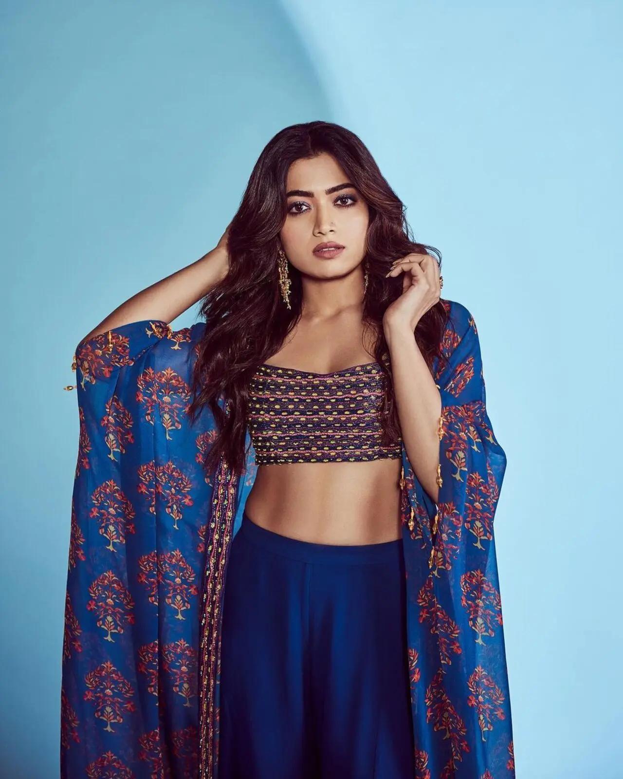 Flaunting her well-toned abs, Rashmika gave major ethnic wear inspiration to her female fans who look up to her for fashion goals