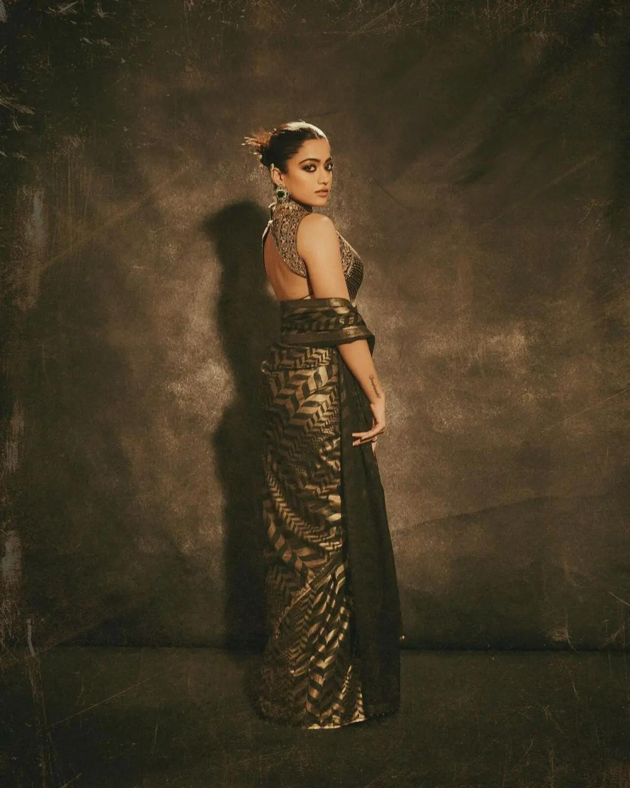 Showing what she can bring to the table in terms of fashion, Rashmika nailed an elaborate and royal look effortlessly