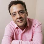 Won`t be directing overdramatic Indian cinema: Vidhu Vinod Chopra