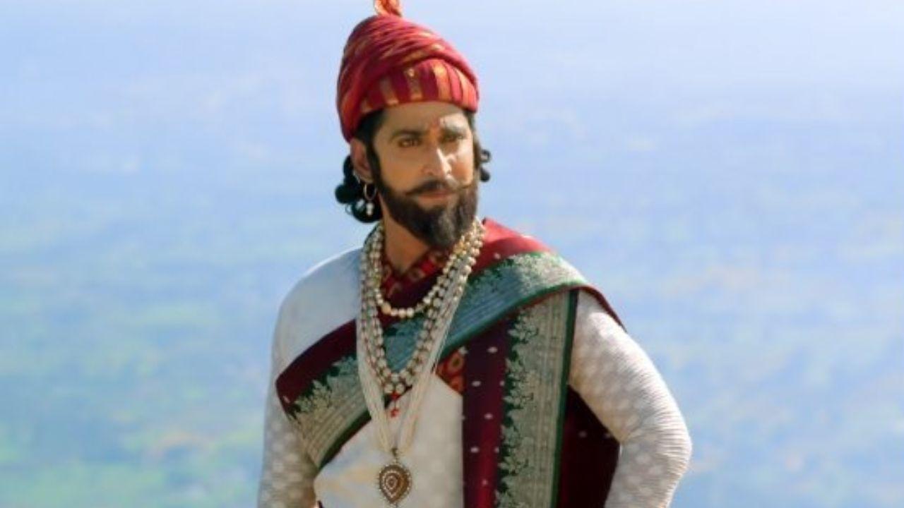 Chinmay Mandlekar in "Farzand" and "Fatteshikast"