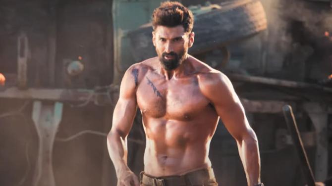 5 Thirst Trap Shirtless Pictures Of Aditya Roy Kapur That Proves He Is The Fittest Actor In Bollywood