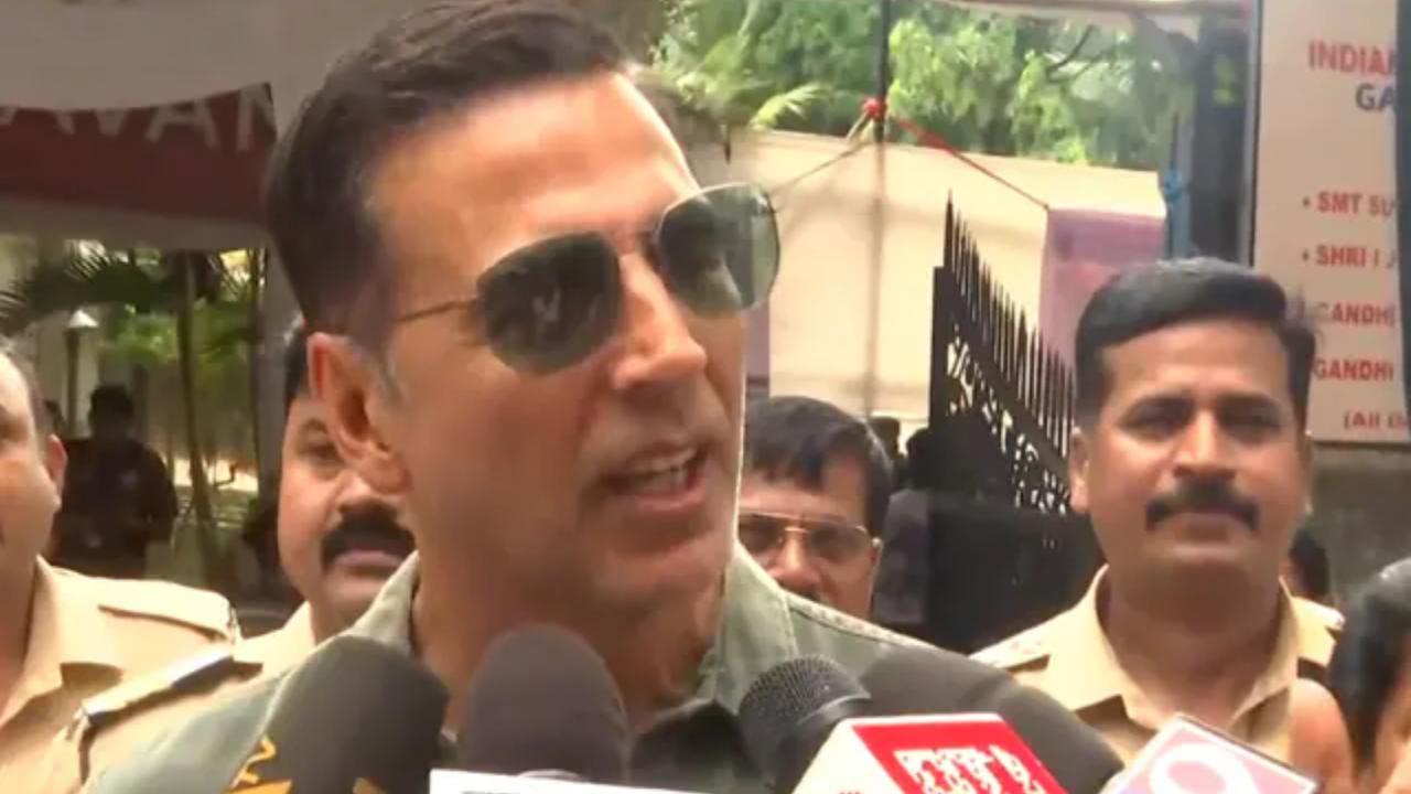 Akshay Kumar Votes for The First Time After Regaining His Indian Citizenship
