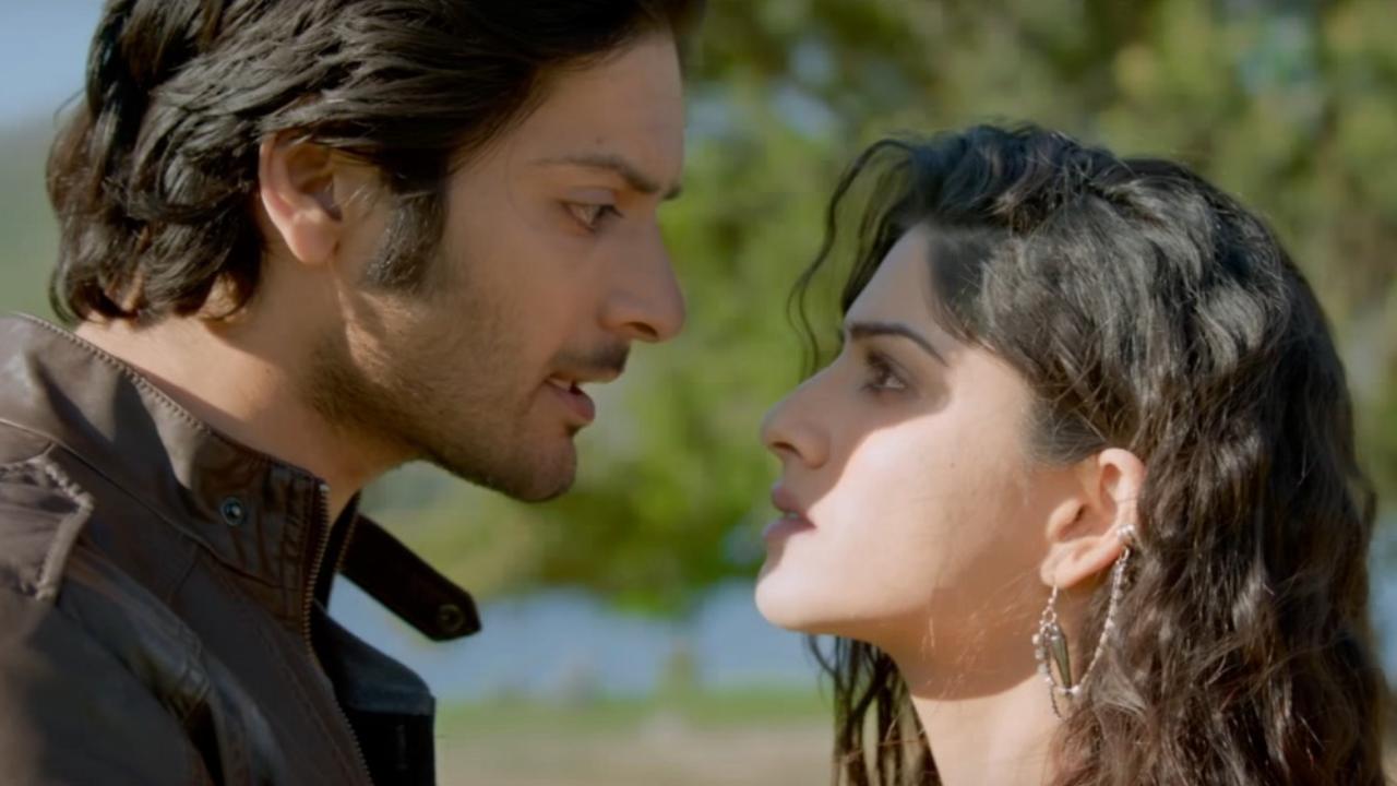Khamoshiyan (2015)