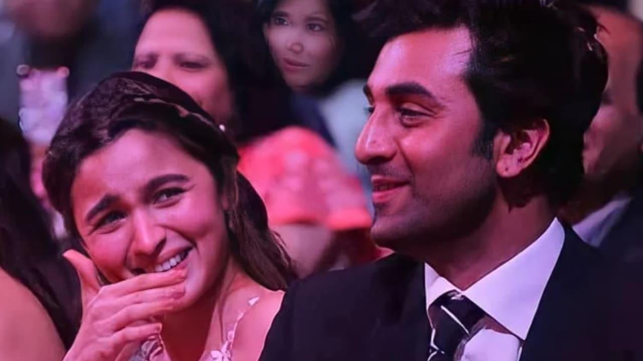 Alia Bhatt Clarifies She`s Not Having Twins After Ranbir`s Comments, Says "Pair Pe Kulhadi Mar Li"