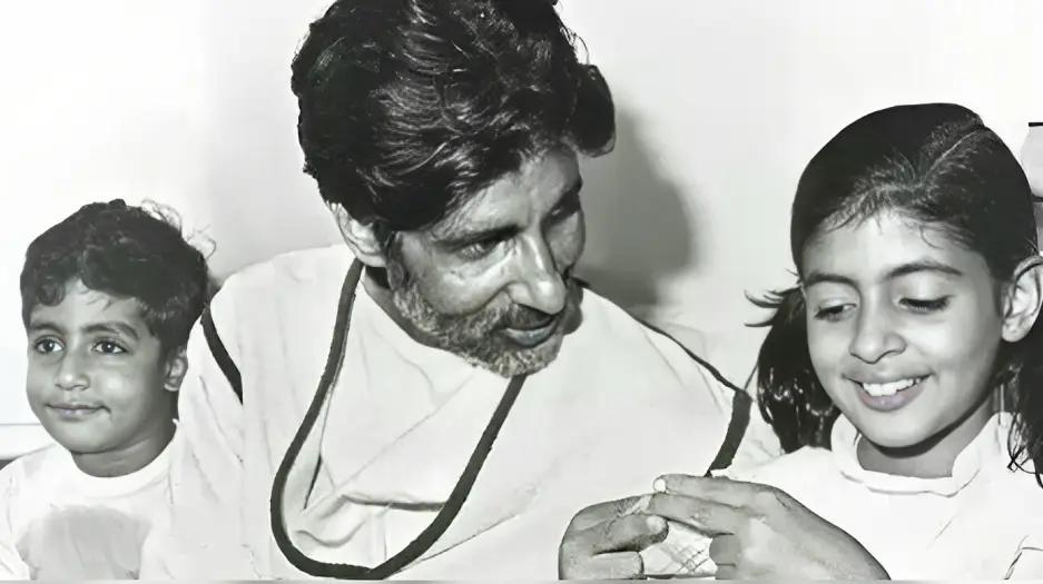 His breakthrough came in 1971, when he played a supporting role in Hrishikesh Mukherjee`s Anand. Despite the presence of Rajesh Khanna, the reigning superstar of the late 1960s and early 1970s, Bachchan stood out as Dr. Bhaskar Banerjee.