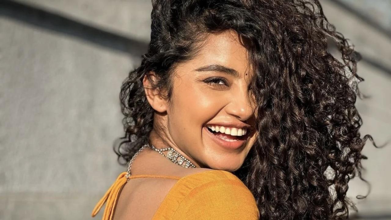 anupama parameswaran bithday photo