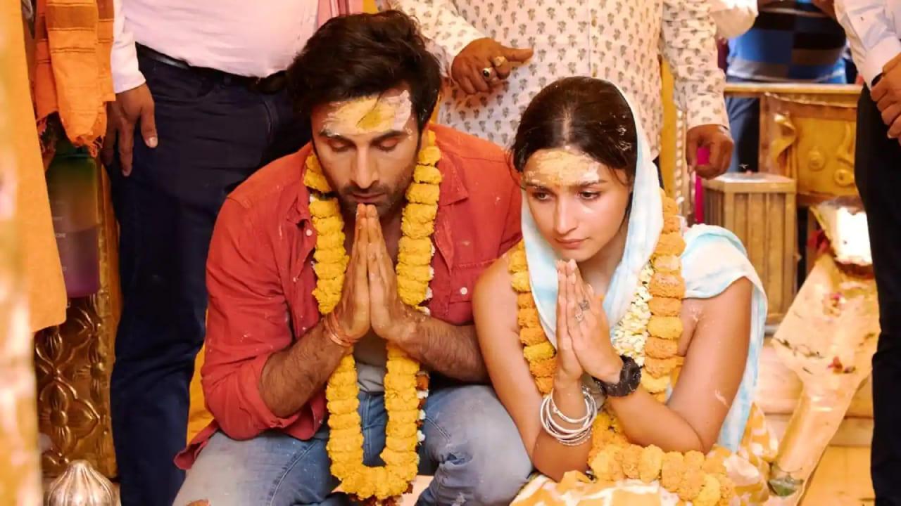 Ranbir Alia Wrap Up Bramhastra Shoot, Perform Puja At Kashi Vishwanath Temple