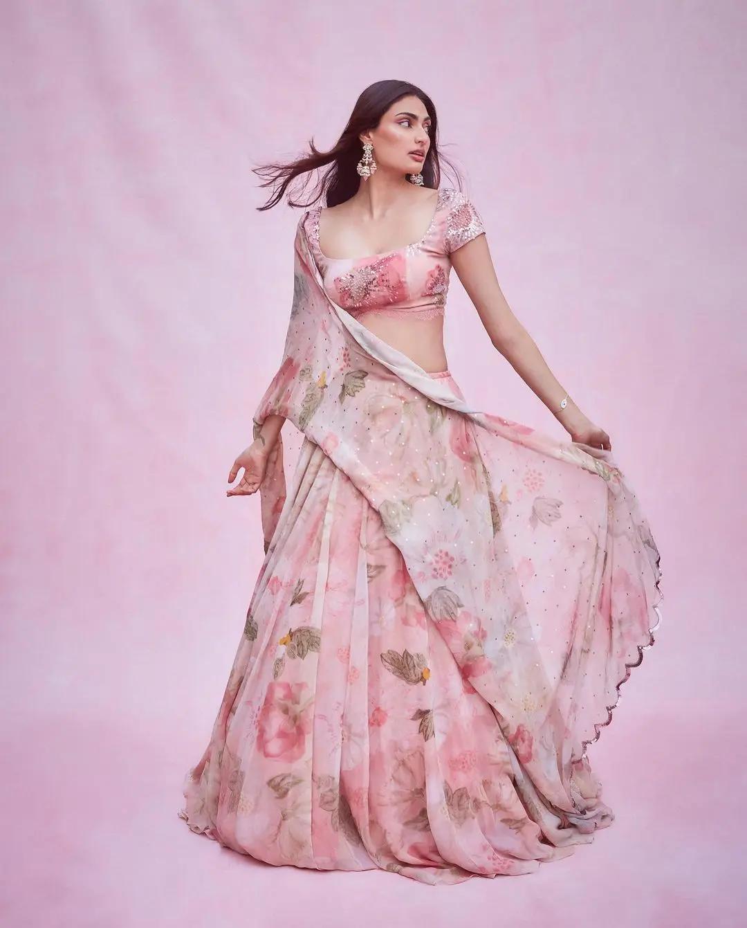 The actress kept her look elegant with loose hair and only wore drop earrings from Maya Sanghavi Jewels. This outfit is perfect for Diwali celebrations