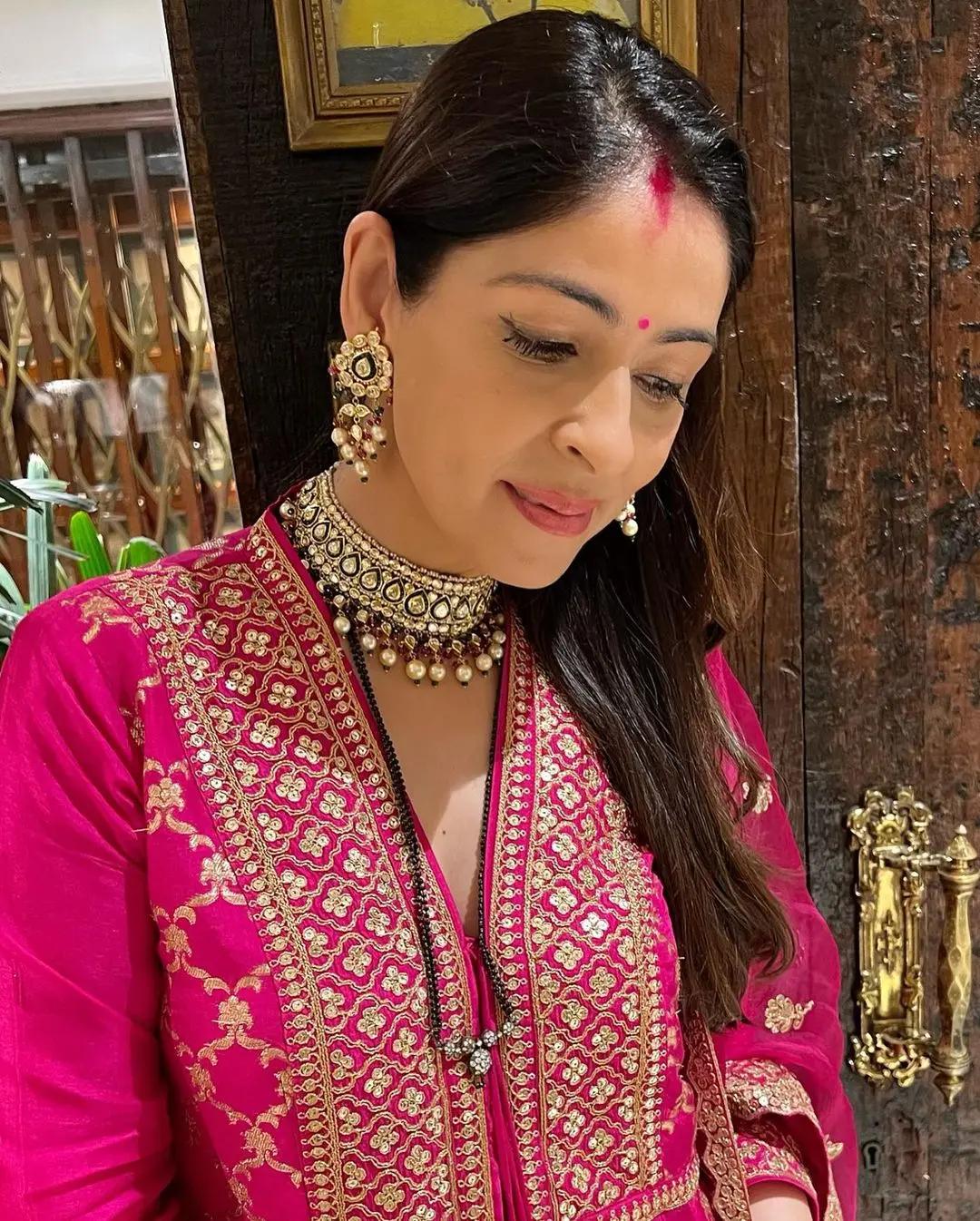 Bhavana Pandey`s look for Karwa Chauth is all things gorgeous. For this year, take inspiration from this gorgeous pink salwar set