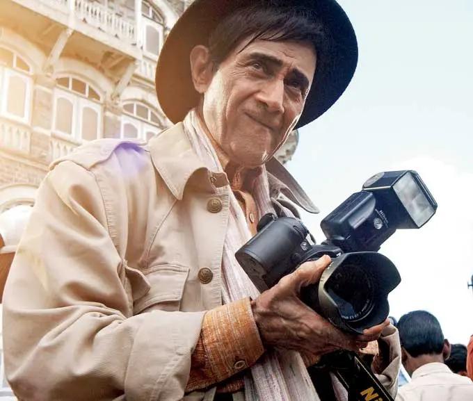The legend during the shooting of his film `Mr Prime Minister` at Gateway of India on Sept 26, 2005, where he celebrated his 82nd birthday too. Pic/Shadab Khan