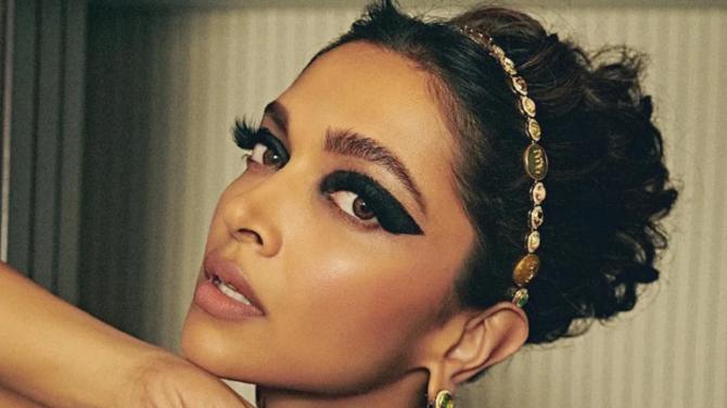 Bold Winged Eyeliner