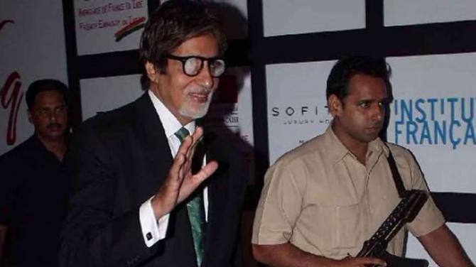 Amitabh has been snapped many times with bodyguard Jitendar