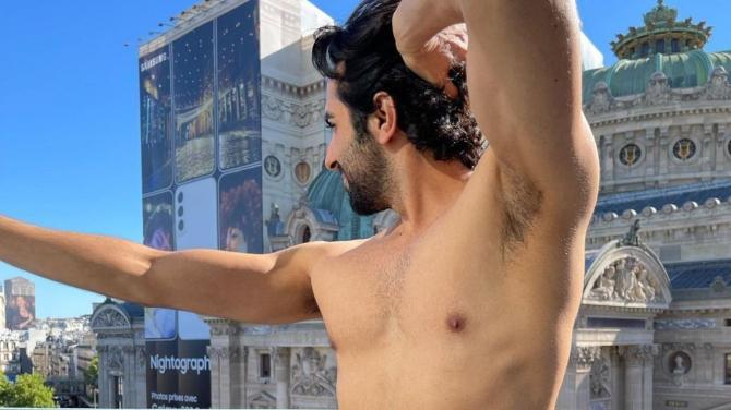 Ayushmann flaunting his body in this picture from the balcony in London.