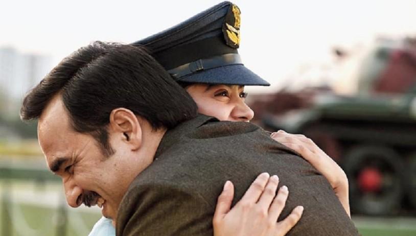 Retired Colonel Anup Saxena in Gunjan Saxena: The Kargil Girl
