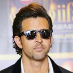 Hrithik promotes `mom` Zarine Khan`s first book