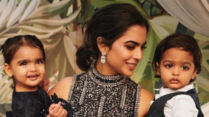 5 Celebrities Who Are Blessed With Twins