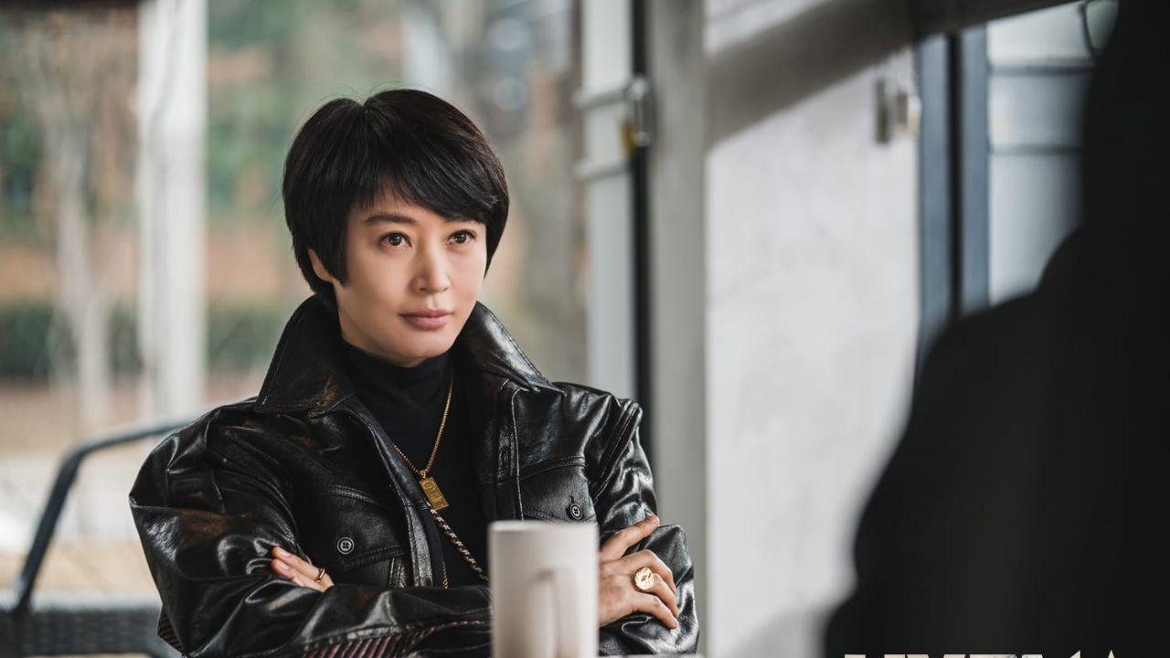 Jung Geum-ja in Hyena (2020)