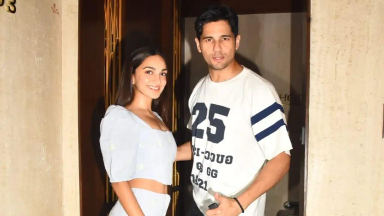 SPOTTED! Sidharth Malhotra And Kiara Advani Twin In White As They Visit Manish Malhotra`s House