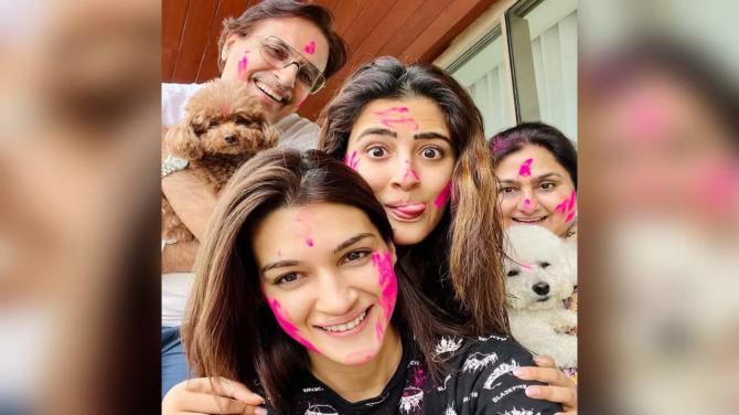 Holi 2023: Kriti Sanon, Alia Bhatt, and More Have A Look At The Holi Celebration Of Bollywood Stars