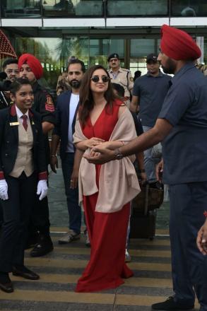 On Friday morning, Parineeti landed in Udaipur.