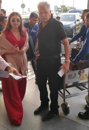 At the Delhi airport, photographs of Parineeti Chopra and her father were taken.