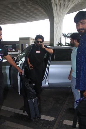 Everyone`s favourite celebrity, Allu Arjun, was spotted at the Mumbai airport.