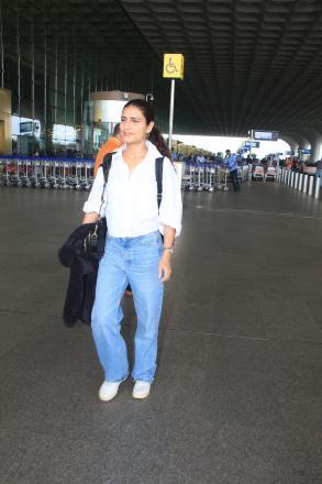 In this casual dress, Fatima Sana Shaikh looked amazing at the airport.