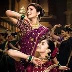 Deepika, Priyanka groove to ‘Pinga’ in “Bajirao Mastani”