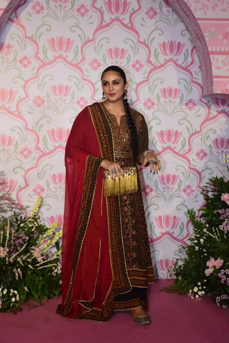 Huma Qureshi looked elegant in her anarkali suit.