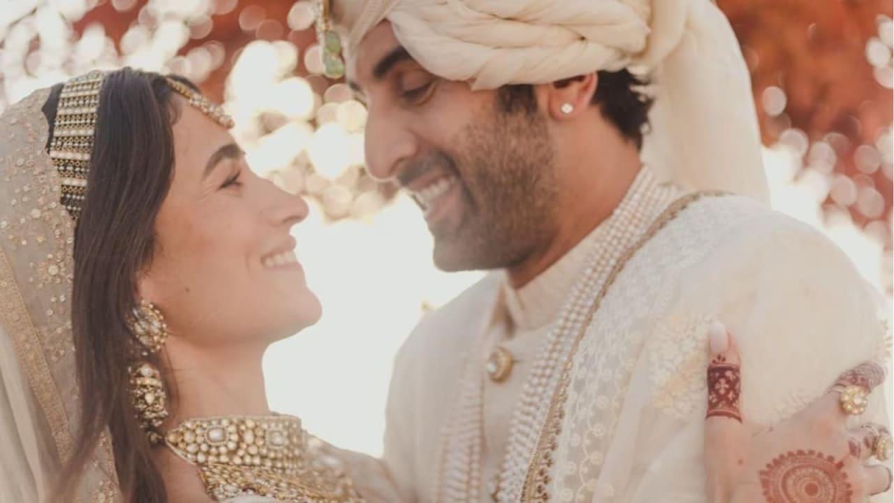 Soni Razdan Wishes Alia Bhatt And Ranbir Kapoor On Their First Anniversary, Shares Wedding PIctures