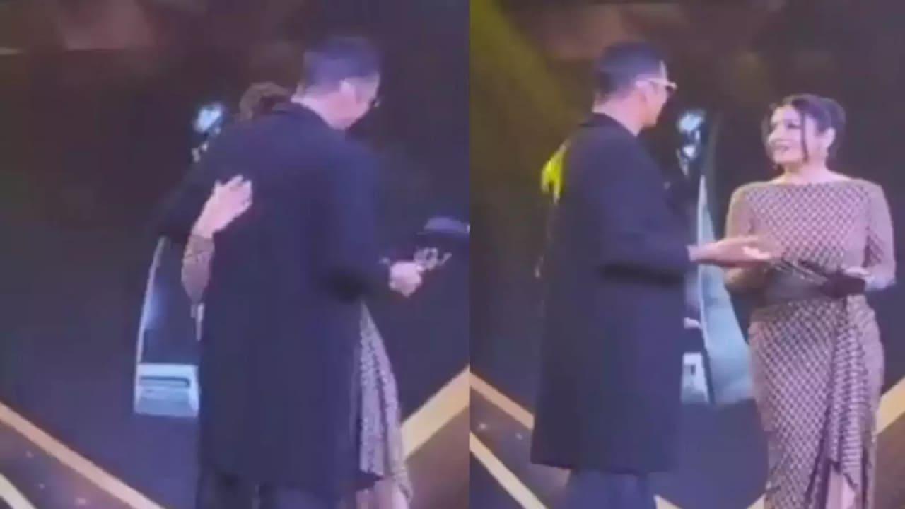 WATCH! Ex-Flames Raveena Tandon And Akshay Kumar Exchange A Warm Hug 20 Years After Their Break Up