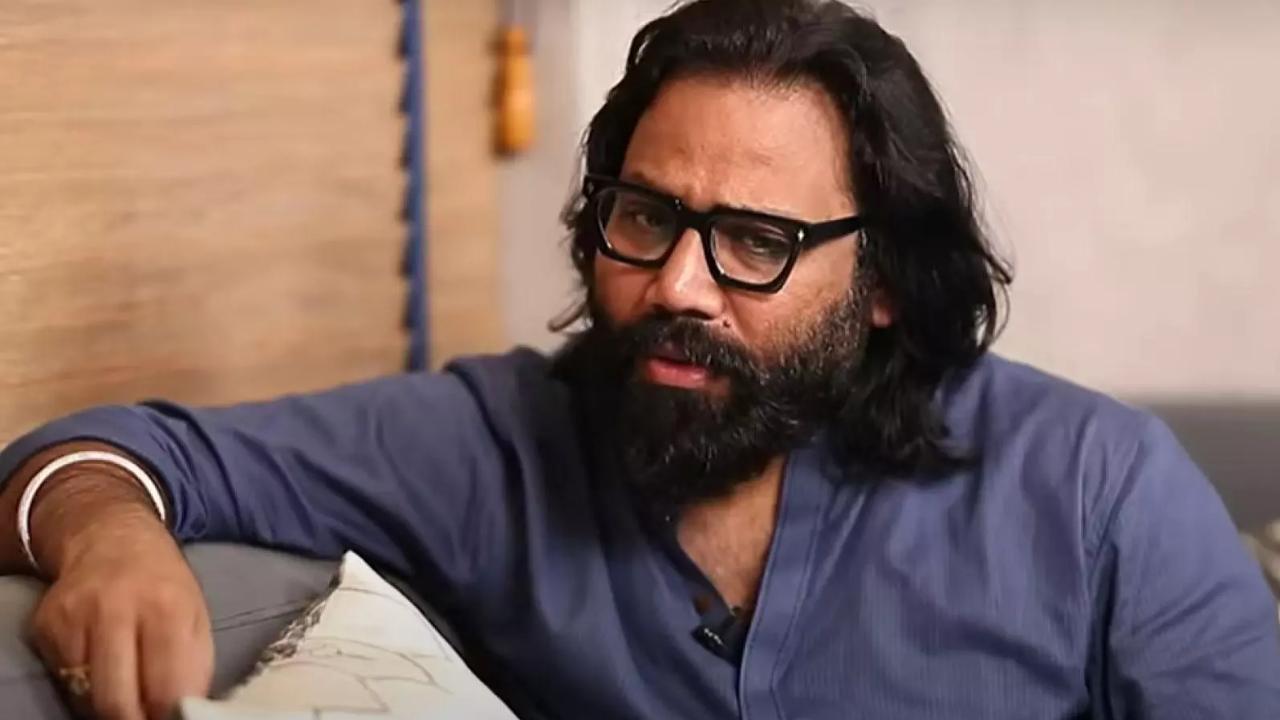 His films are known for their intense emotions, complex characters, and controversial themes. They often explore darker aspects of human nature, including anger, obsession, and violence.