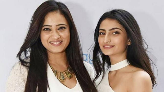 Mother`s Day 2023: Sushmita Sen, Karisma Kapoor, And More Single Mothers In Bollywood Who Inspire Us