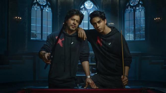 Shah Rukh Khan Special: Adorable Photos That Prove He Is A Doting Family Man