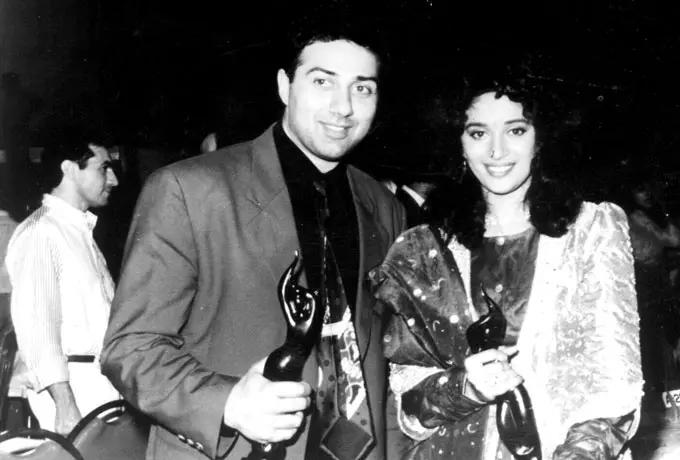 Born as Ajay Deol on October 19, 1956, into a Jat Sikh family in the village of Sahnewal in Punjab, India, to Hindi filmstar Dharmendra and Parkash Kaur, Sunny Deol has a younger brother Bobby Deol and two sisters Vijayta and Ajeeta who are settled in California. We all know how Dharmendra fell head over heels with the dream girl of Bollywood, Hema Malini. The actor is a step-son to Hema Malini, through whom he has two paternal half-sisters, actress Esha Deol and Ahana Deol. His cousin Abhay Deol is also an actor.
In picture: Sunny Deol and Madhuri Dixit at a famous awards function.